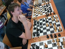 Třetí skončil Martin Krejnický (Karlovarský šachklub Tietz), který už má zkušenosti i ze soutěží družstev dospělých.