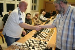 Zdeněk Šnyta - černý král na f4 znamenal hrozbu matu, Lukáš jej věží z c2 šachuje, ale král na f3 společně s pěšcem na f6 stále vytvářejí tutéž hrozbu - výhra