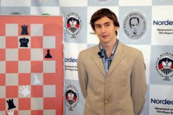 Sergej Karjakin komentuje své vítězství nad Vladimirem Kramnikem v roce 2010 (Foto: Jurij Vasiliev, Eugene Atarova, Vladimír Barsky, Maria Fomin a Etery Kublashvili)