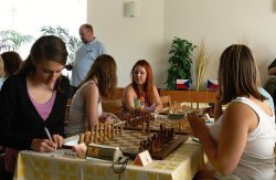 Vpravo tým Kobylis: Anna Boučková, Oxana Litvinová a Anička Bálková