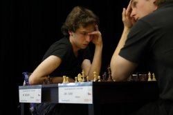 Loni se v zápase utkal IM Richard Biolek ml. s GM Robertem Cvekem.