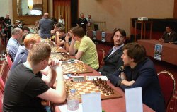 Ural s Karjakinem a Morozevičem. Širov a Griščuk měli volno