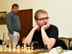 GM Alexej Shirov a jeho soupeř GM Marcin Tazbir