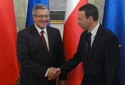 prezident Polska Bronisław Komorowski a prezident polské šachové federace Tomasz Delega (zdroj: oficiální web ME družstev)