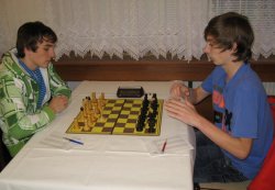(vlevo) Tomáš Kraus ze ŠK AD Jičín, jeden z hlavních favoritů na vítězsví v polofinále.
