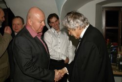 Václav Chládek blahopřeje velmistru Vlastimilu Hortovi