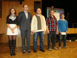 Zleva: hosteska Katka, ředitel Krupa, GM Sergeev, GM Velička, IM Plát