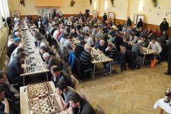 200 šachu chtivých přesně….
